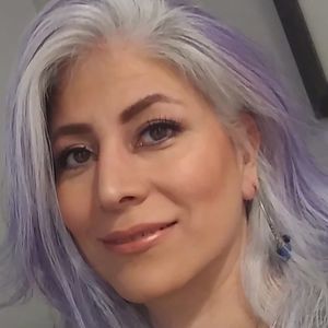 Meet your Posher, Mona